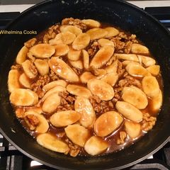 A picture of Banana Foster with Walnuts.