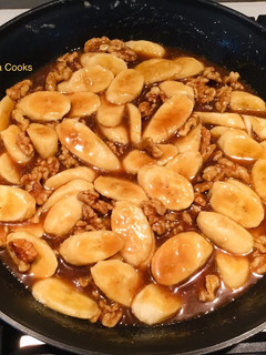A picture of Banana Foster with Walnuts.
