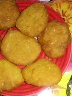 मीठी केसरिया मठरी (Meethi kesariya mathri recipe in Hindi) रेसिपी मुख्य फोटो