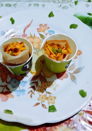 A picture of Ice cream Cone and Cone Bhel.