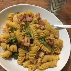 A picture of Chicken, bacon and broccoli carbonara- slimming world friendly! :).