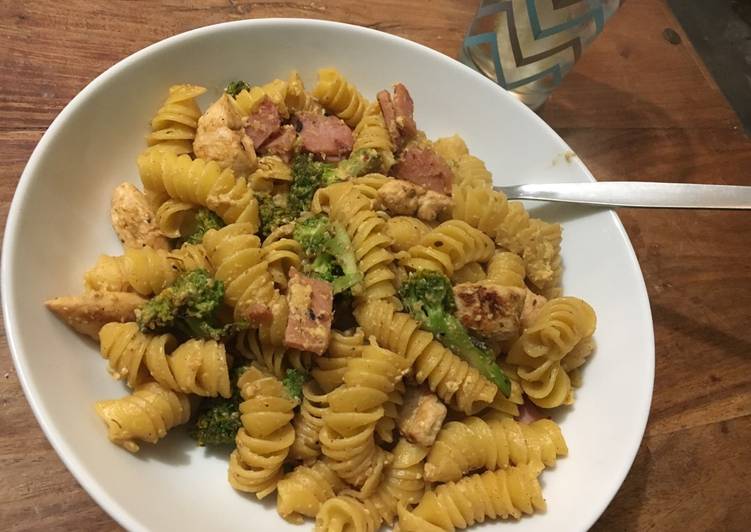 Chicken, bacon and broccoli carbonara- slimming world friendly! :)