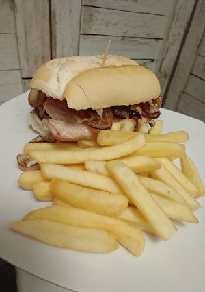 Una foto de Sándwich de pollo gourmet