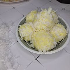 A picture of Coconut laddu.