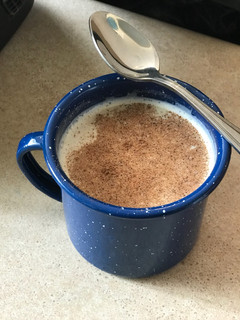 Una foto de Té con leche y canela