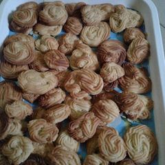 A picture of Melt in the mouth cookies.