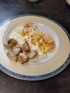Una foto de Huevos fritos con ajos y Tex Mex