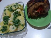 Una foto de bondiola de cerdo con crema y verdeo