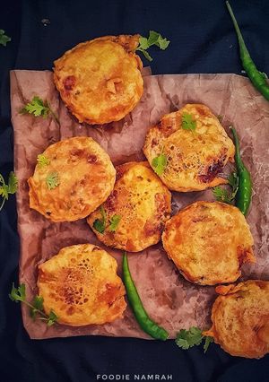 A picture of Aloo chop.