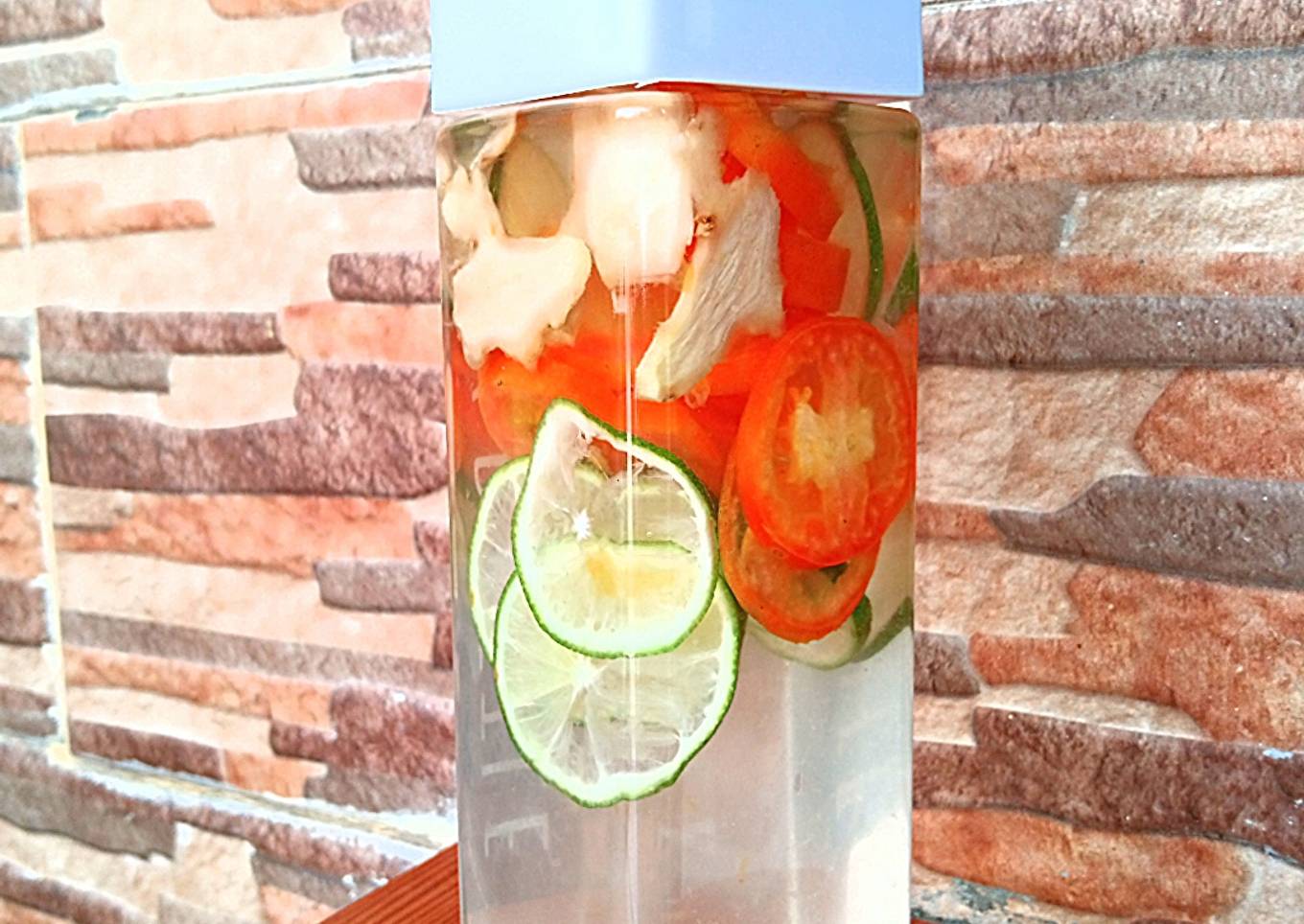 Infused water (jeruk nipis jahe tomat)