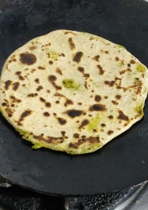 A picture of Matar paratha.