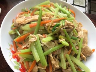 芹菜炒豆皮