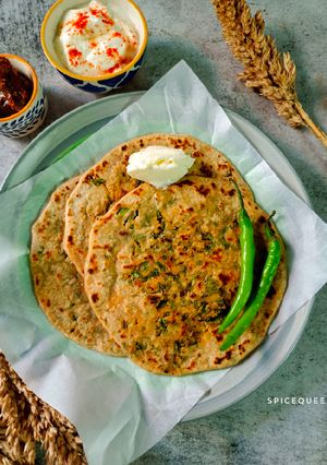 A picture of Mooli Ke Parathe.