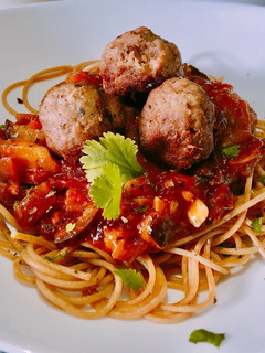 Una foto de Espaguetis napolitana con albóndigas (la dama y el vagabundo)