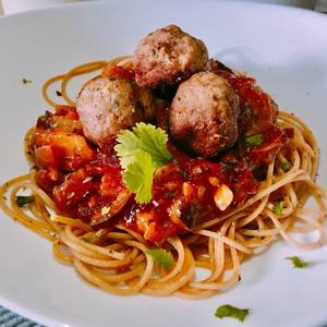 Espaguetis napolitana con albóndigas (la dama y el vagabundo)