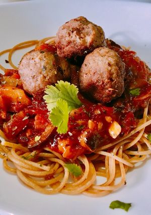 Foto principal de Espaguetis napolitana con albóndigas (la dama y el vagabundo)