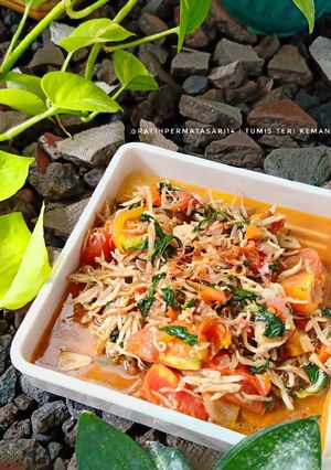 Foto resep Tumis teri campur daun kemangi