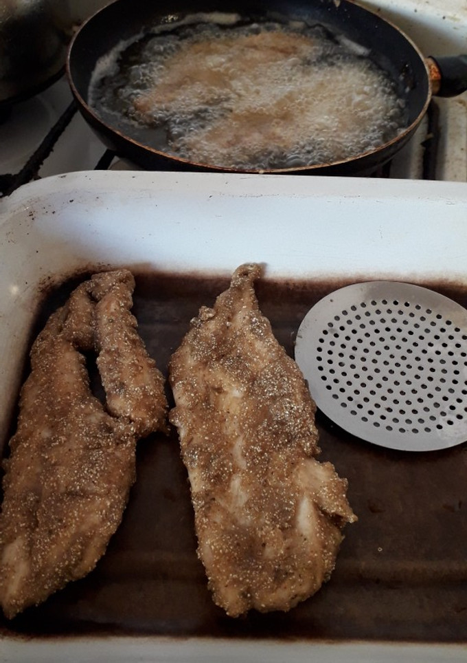 Una foto de Pescado frito con base de harina tostada