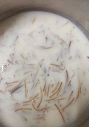 मीठी सेवइयां (Meethi seviyan recipe in hindi) रेसिपी मुख्य फोटो