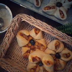 A picture of Flower shape Chicken Bread.