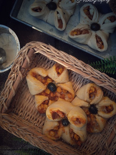 A picture of Flower shape Chicken Bread.