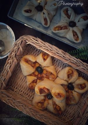 A picture of Flower shape Chicken Bread.