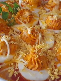 Una foto de Huevos rellenos de anchoas y almendras