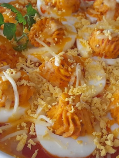 Una foto de Huevos rellenos de anchoas y almendras