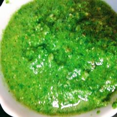 A picture of Mint chutney.