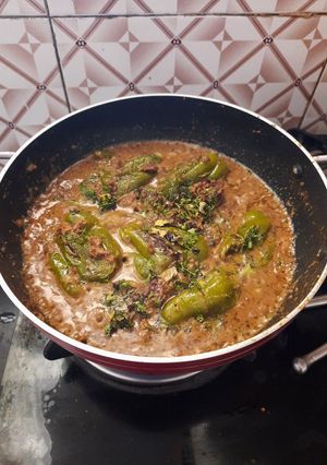 भरवा शिमला मिर्च (bharwa simla mirch recipe in marathi) रेसिपी चे मुख्य फोटो 