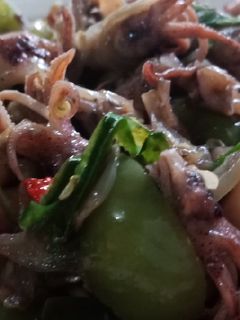 Foto resep Oseng cumi tomat hijau