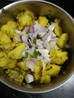 सूखे आलू की सब्जी(aloo ki sukhi sabzi recipe in hindi) रेसिपी मुख्य फोटो