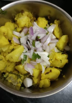 सूखे आलू की सब्जी(aloo ki sukhi sabzi recipe in hindi) रेसिपी मुख्य फोटो