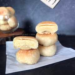 A picture of Bakpia Kacang Hijau.