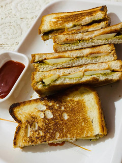 आलू सैंडविच (Aloo sandwich recipe in Hindi) रेसिपी मुख्य फोटो