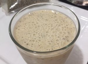 Una foto de Batido de avena, banano y chía