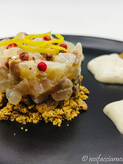 Foto di Tartare di Branzino al Pepe Rosa e Cipolle di Breme