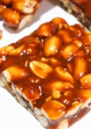 गुड चिक्की (Gur chikki recipe in hindi) रेसिपी मुख्य फोटो