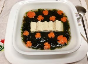 Hình của món Canh rong biển khô nấu chay.