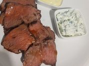 Una foto de carne vodka