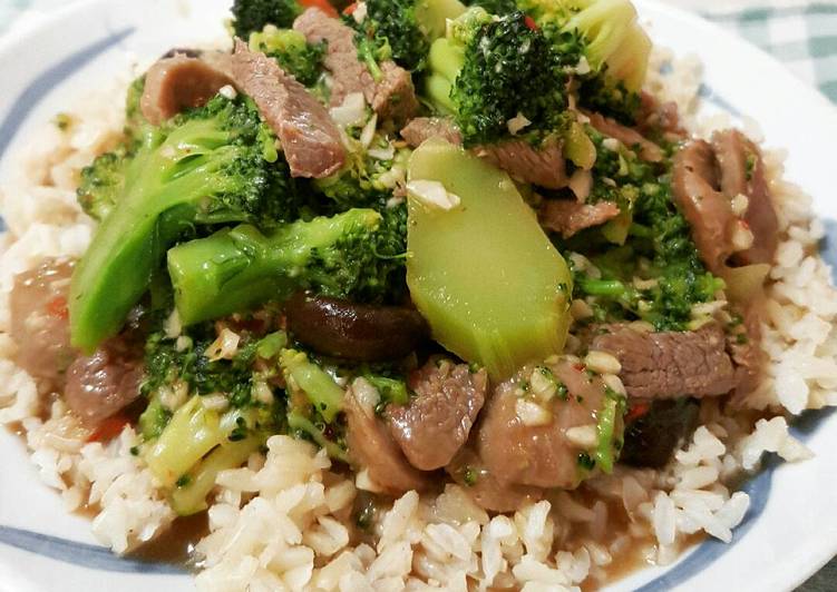 Cara Gampang Membuat Nasi Beef Broccoli, Lezat Sekali