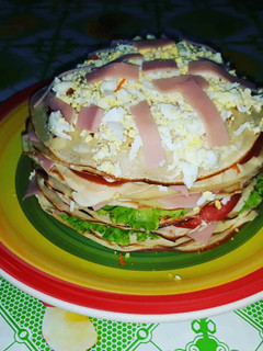 Una foto de Torre de panqueques salada