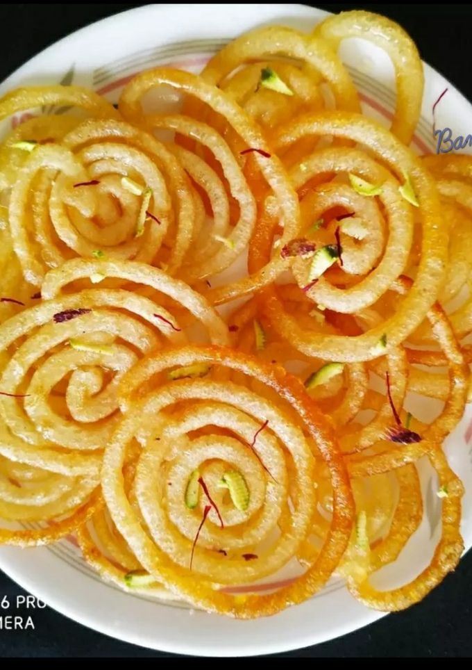 જલેબી (Jalebi recipe in Gujarati) રેસીપી મુખ્ય ફોટો
