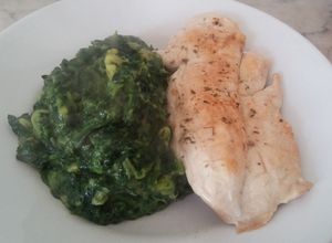 Una foto de Crema de Espinacas con Churrasco de Pollo