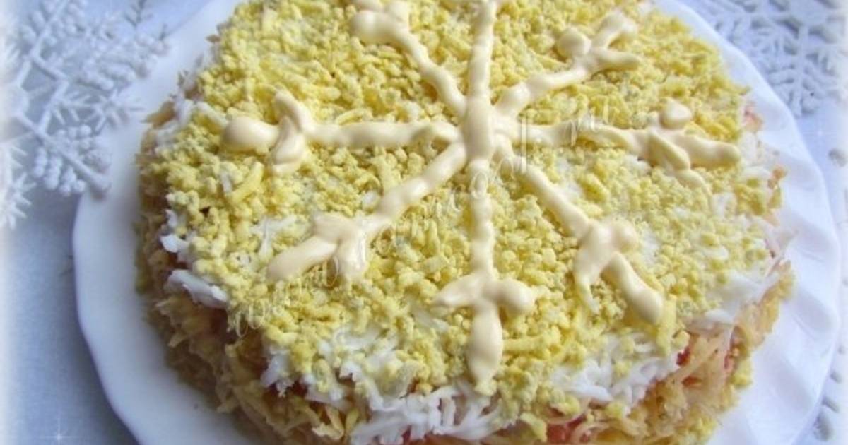 снежинка на новогодний салат. салат снежинки на новый год. салат снежинка. снежинки на салате украшение. украсить салат снежинками.