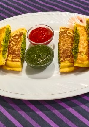 A picture of Mix dal peas stuffed uttapam.