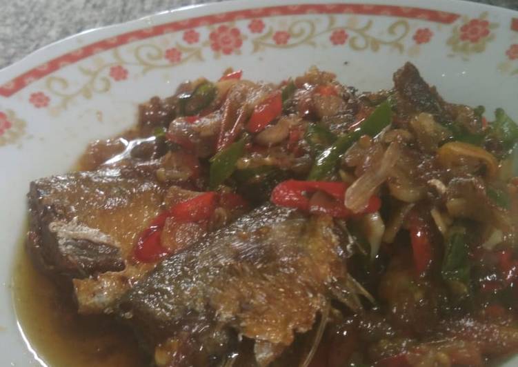 Iwak karing peda masak asam