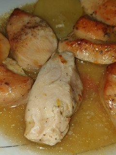 Una foto de Pechuga de pollo al horno con patatas