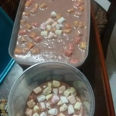 A picture of Homemade rockyroad icecream.