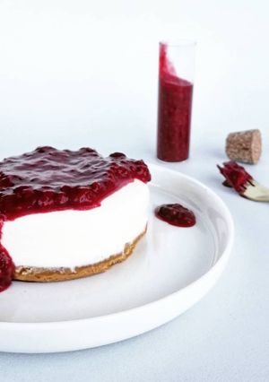 Une photo de Cheese cake nappage framboise ensanglantée